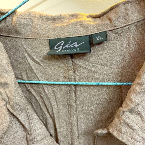 Gia XL, plus size, baby pink /cream Satin shirt - Picture 3 of 5